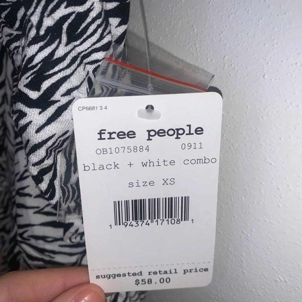 NWT FREE PEOPLE Coco white and black tank - Picture 10 of 10